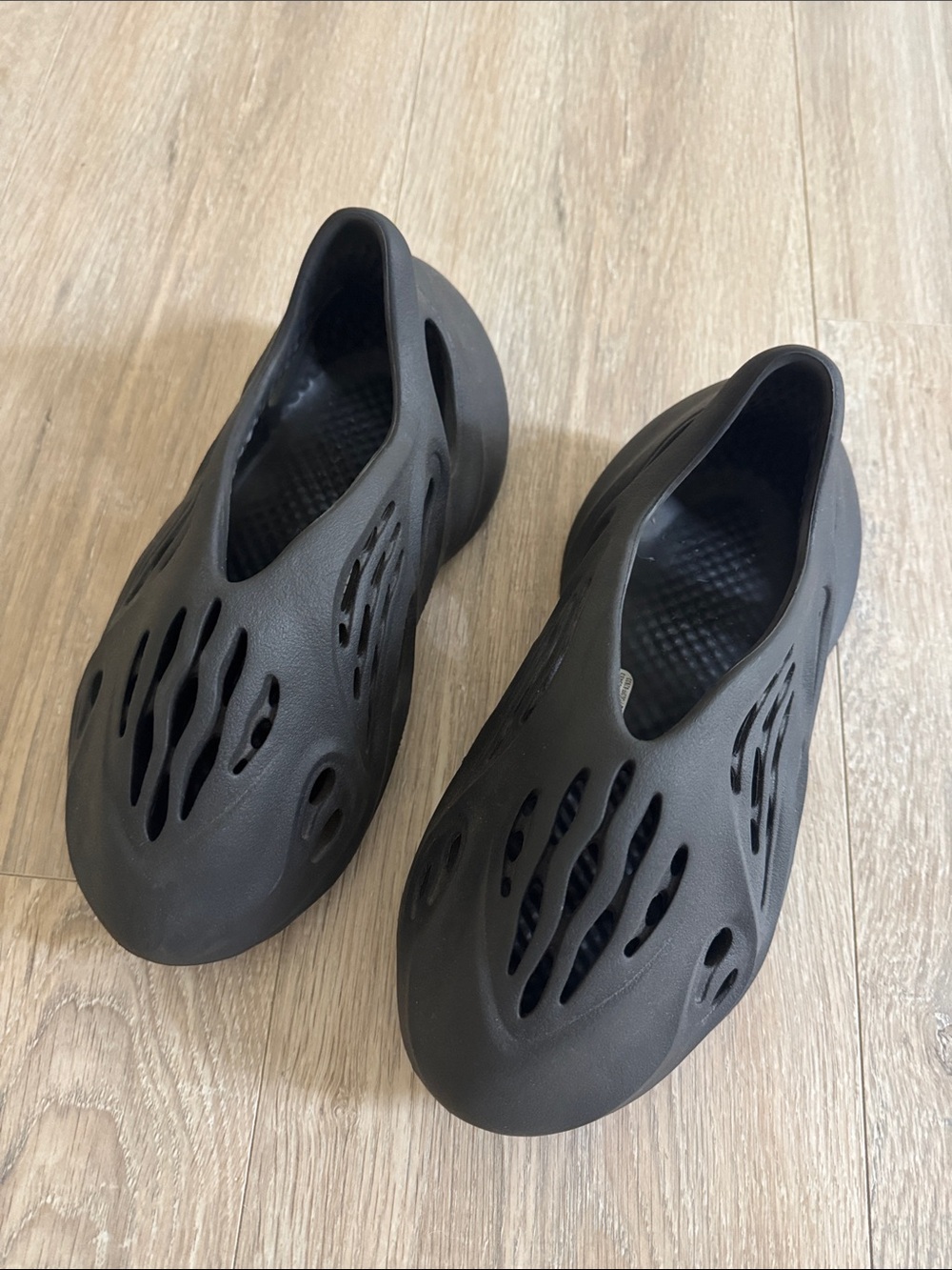 adidas Yeezy Foam RNR Onyx
